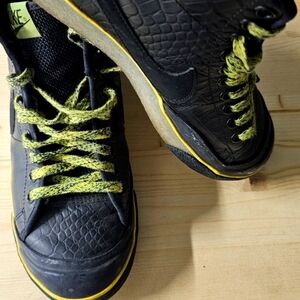 "MARKDOWN" Nike All Court Mid Black Banana